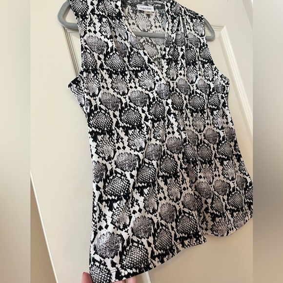 Calvin Klein Black & White Snakeskin Pattern Sleeveless Blouse Women’s Size Med - Picture 6 of 14